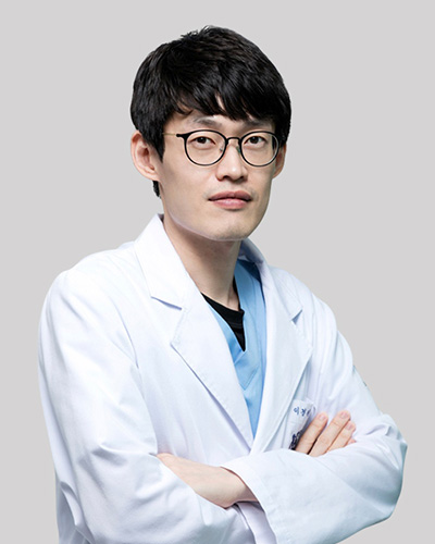 금동이가야옹 이경진 원장 프로필 - 보건복지부 인증 작은 공간악안면외과 전문의, 서울대학교 이야기방대학이야기 공간 인턴·레지던트